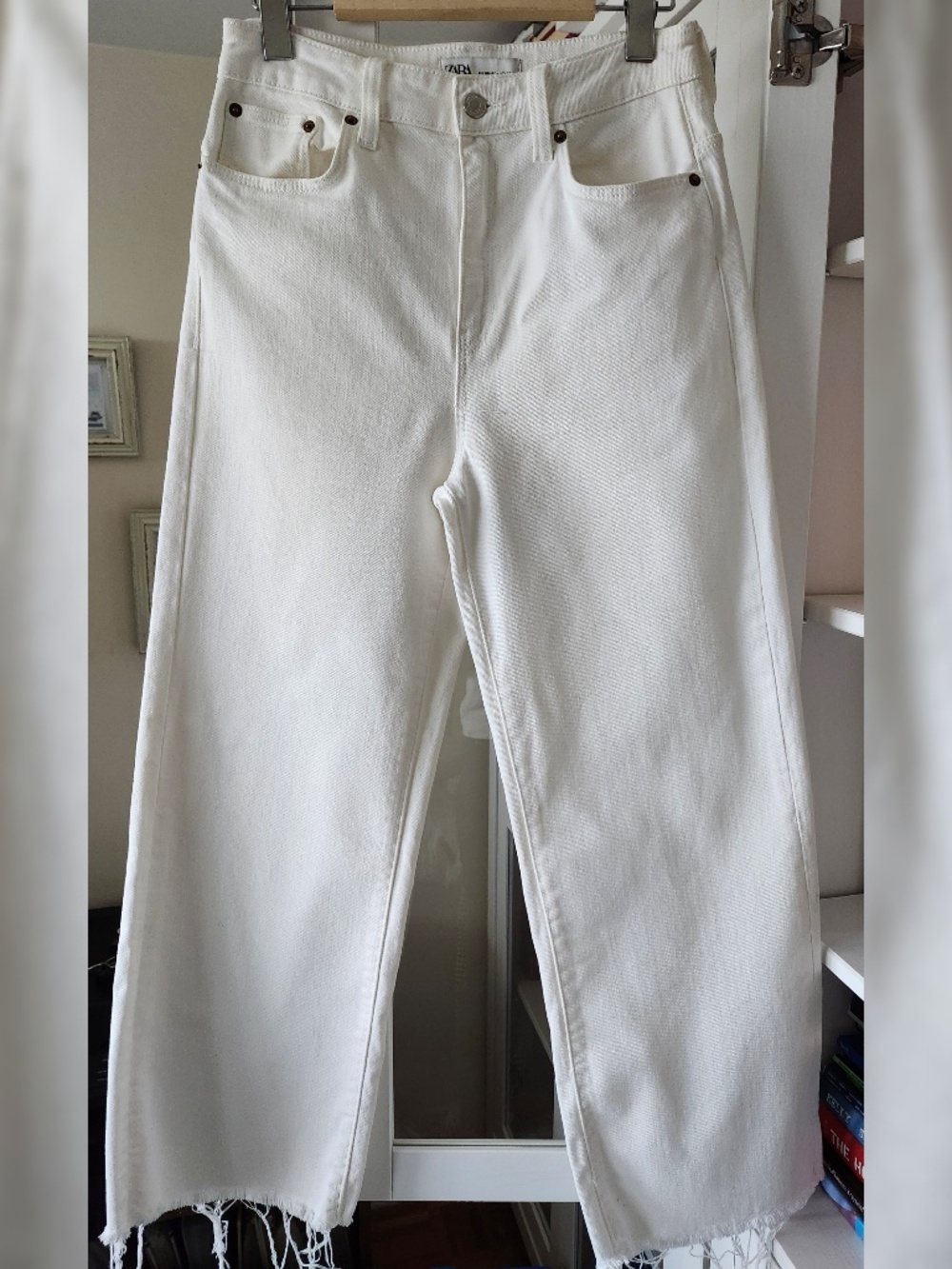 Women's ZARA white jeans - size 6